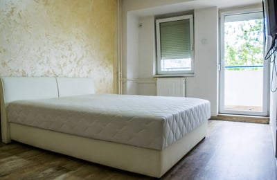 Location d’un appartement meublé et spacieux de 3 pièces, 86 m², près du centre-ville, Nouveau Belgrade, Serbie